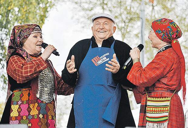 Лужков сеет гречку и льготами не пользуется Фото: Евгения ГУСЕВА