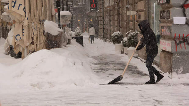 В 11 муниципалитетах Сербии ввели режим ЧС из-за снегопада