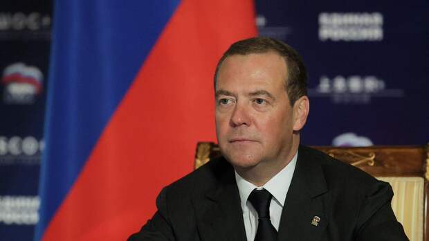 Медведев: поставки русского оружия могут быть всем, для кого США – враг