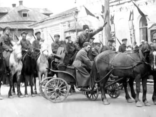 Так ведь это махновцы! – в ужасе поняли мы