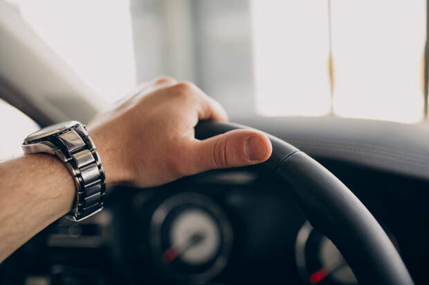 Автоюрист рассказал, как нельзя украшать автомобиль к 9 Мая