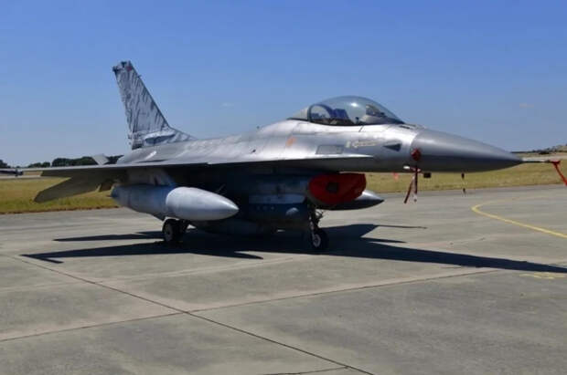 Истребители F-16 ВВС Португалии начали патрулировать небо над Эстонией