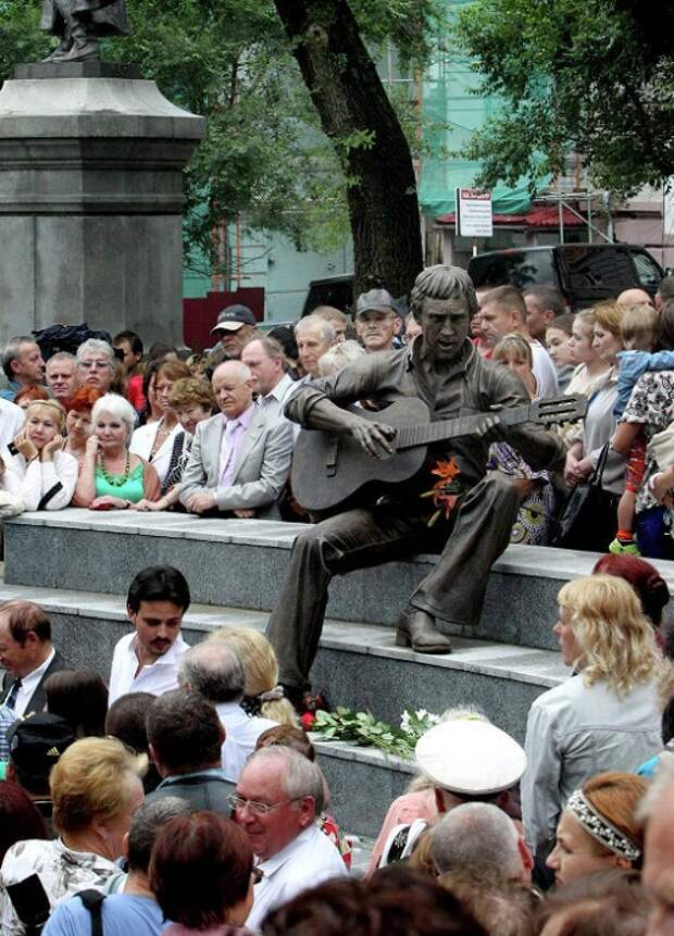 Владимир Высоцкий. Владивосток. Скульптор: П.Чегодаев. Владимир Высоцкий. Владивосток. Скульптор: П.Чегодаев.