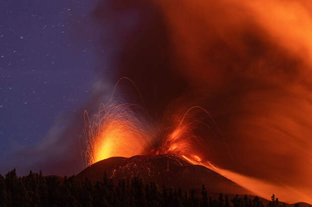 Извержение вулкана Кумбре-Вьеха на острове Ла-Пальма, Испания