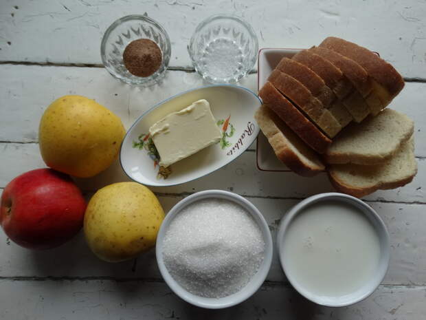 Вкусная выпечка на замену обычной шарлотке - из обычного хлеба. Без муки и теста