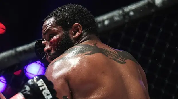 Джонсон победил Вахаева и защитил чемпионский титул АСА