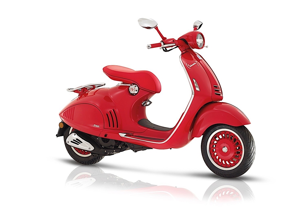 Новогодние аксессуары Vespa Red и Aprilia