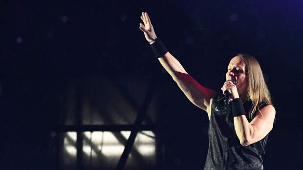 Фонарики и хор зала: Кипелов продолжил концерт в Белгороде после отключения света