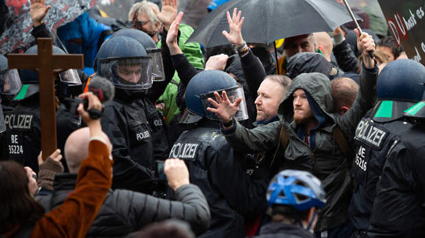 Тысячи немцев в Берлине провели акцию за мирные переговоры по Украине