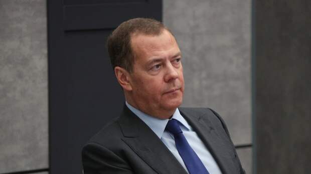 Медведев: «Единая Россия» должна помочь кандидатам — ветеранам СВО
