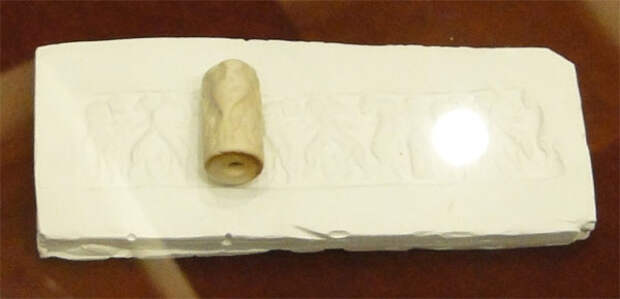 Цилиндрическая печать с оттиском, музей Ашгабада []