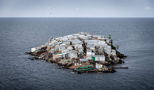 Как живётся людям на самом густонаселённом острове мира