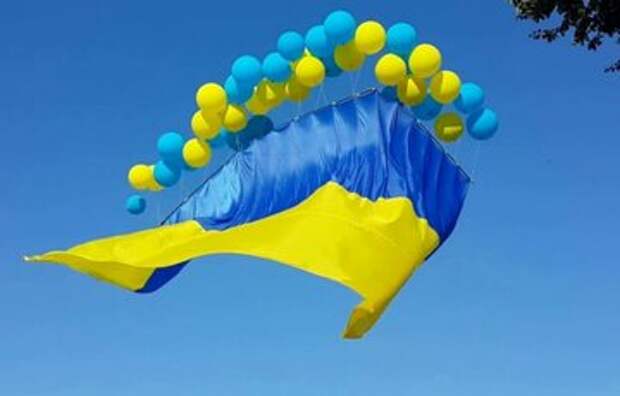 Над столицей снова летят шары — теперь с флагом запрещённого легиона «Свобода России»
