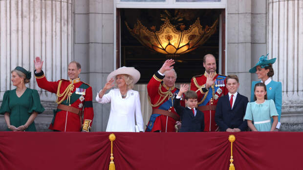 Отказ от традиций? — Почему королевская семья Британии остается популярной