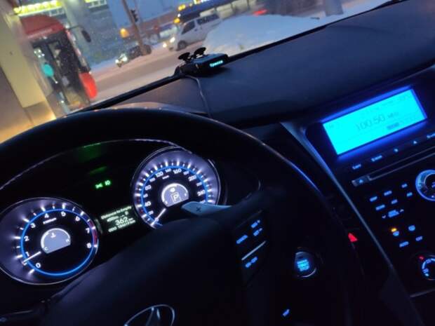 Пьяная женщина на ВАЗе влетела в столб на обочине в Тольятти