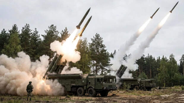 Два удара - и дивизиона нет: Уничтожение 150 боевиков ВСУ под Харьковом попало на видео