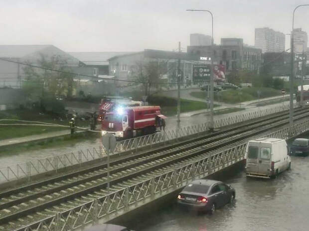 В Краснодаре затоплена и перекрыта Московская: автобусы идут по Ростовскому шоссе