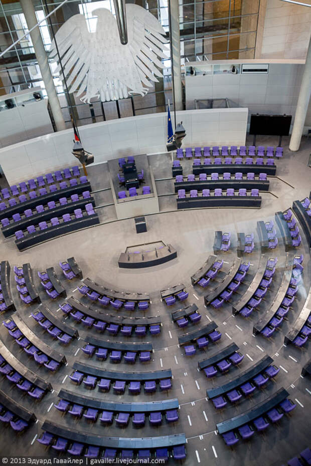 Рейхстаг изнутри и надписи советских солдат Reichstag09 Рейхстаг изнутри и надписи советских солдат