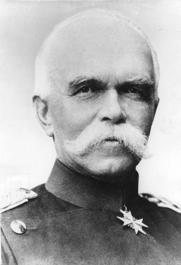 Bundesarchiv_Bild_183-R09316%2C_Leo_Graf_von_Caprivi.jpg