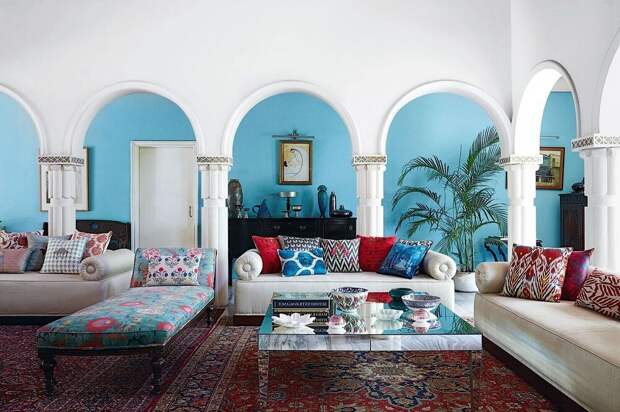 Индийская мебель и предметы декора придают интерьеру особую элегантность, оригинальность и некий уют. Они отличаются яркими красками, интригующими узорами и уникальной резьбой.-2