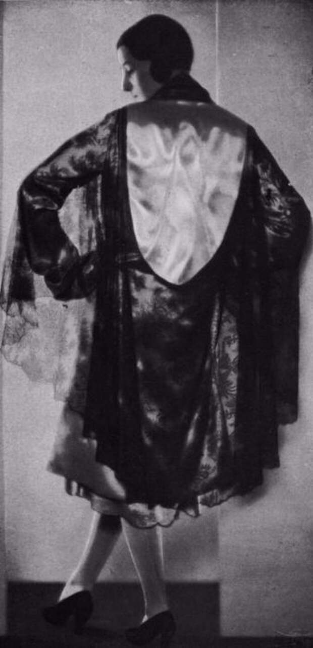 Вечернее и повседневное платье - халат носили женщины в начале 20 столетия.