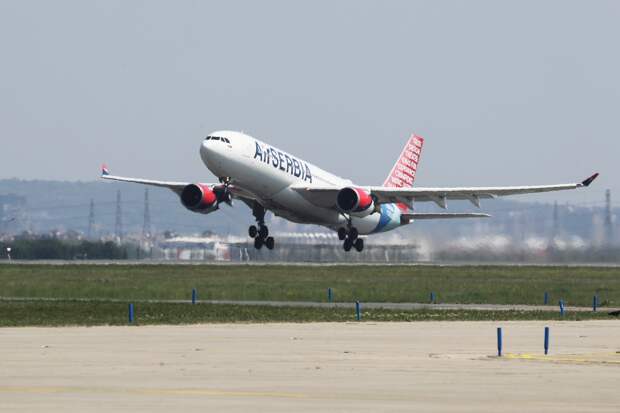 Стала известна судьба третий день пытающегося долететь до России рейса из Белграда