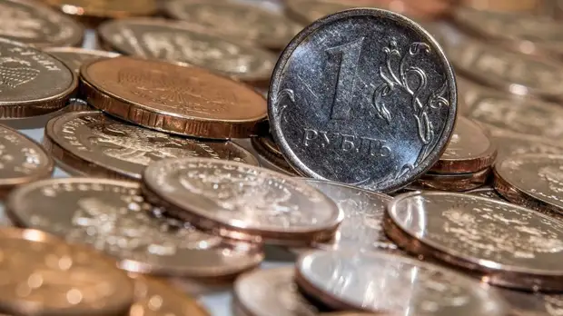 Рубль растёт к доллару и евро