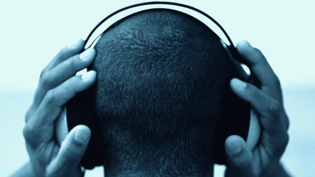 Невролог Демьяновская: слушать музыку в наушниках допустимо не более часа