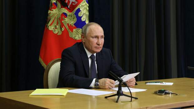 Путин призвал регионы расширять поддержку семей 