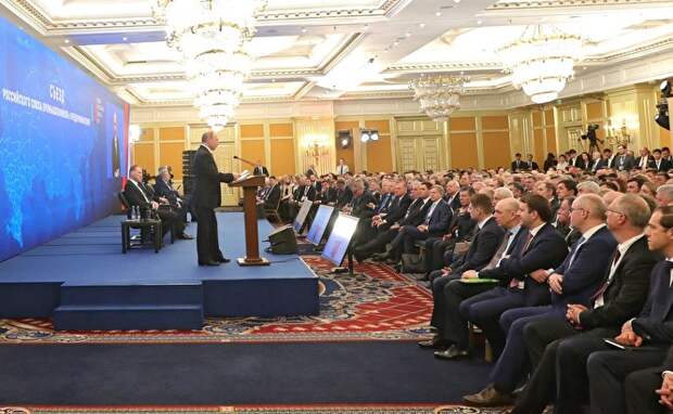 При Ельцине было семь олигархов. Сейчас — больше сотни (на фото президент Владимир Путин на встрече с членами РСПП)