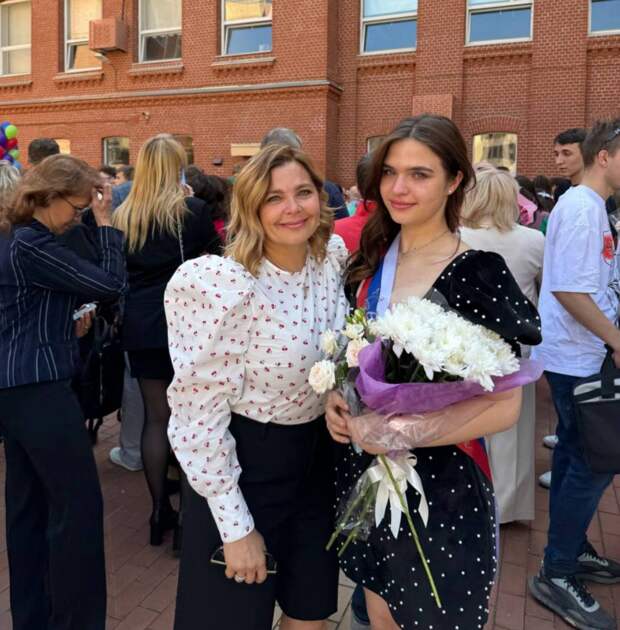 Нижегородка Ирина Пегова поделилась фото с выпускного дочери Татьяны