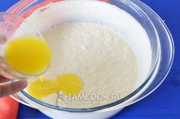 Влить масло