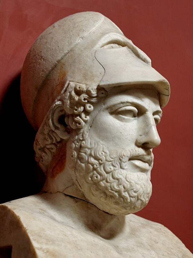 Перикл, великий афинский государственный деятель в шлеме коринфского типа. Мраморный бюст, римская копия с греческой статуи (430 г. до н.э.). археология, интересно, история, наука