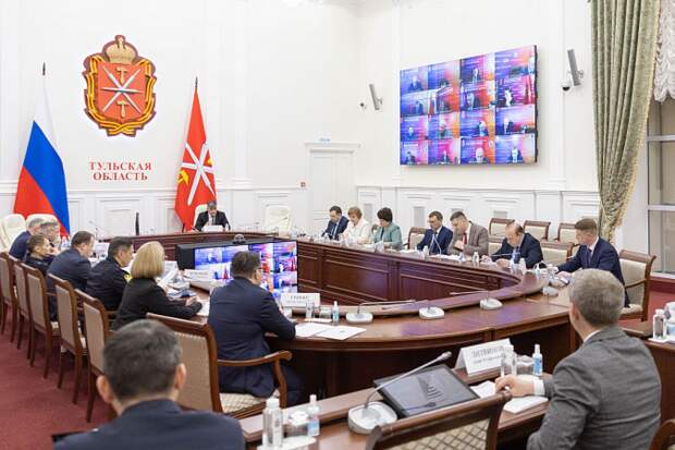 Замгубернатора Тульской области обсудил безопасность на дорогах и уходы детей из центров