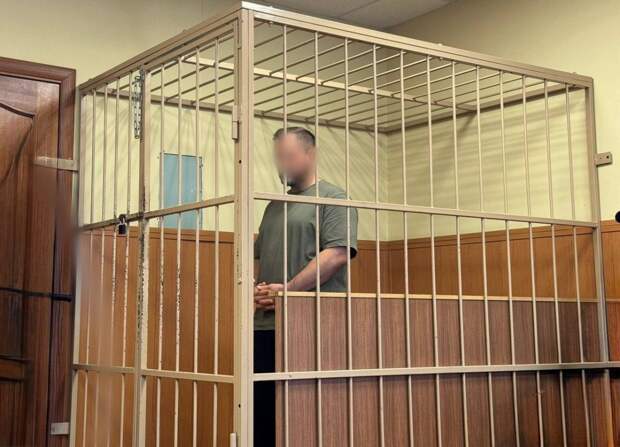 Попавшегося на получении взятки сотрудника новгородского Управления ФНС взяли под стражу