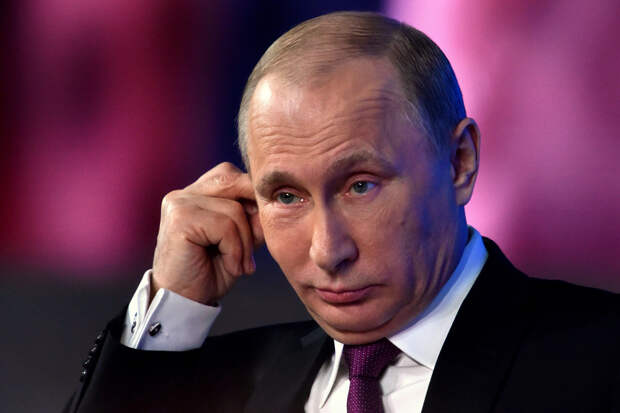 «Думаю, очень трудно». Путин ответил на вопрос о том, как прожить в России на ₽10 тыс.