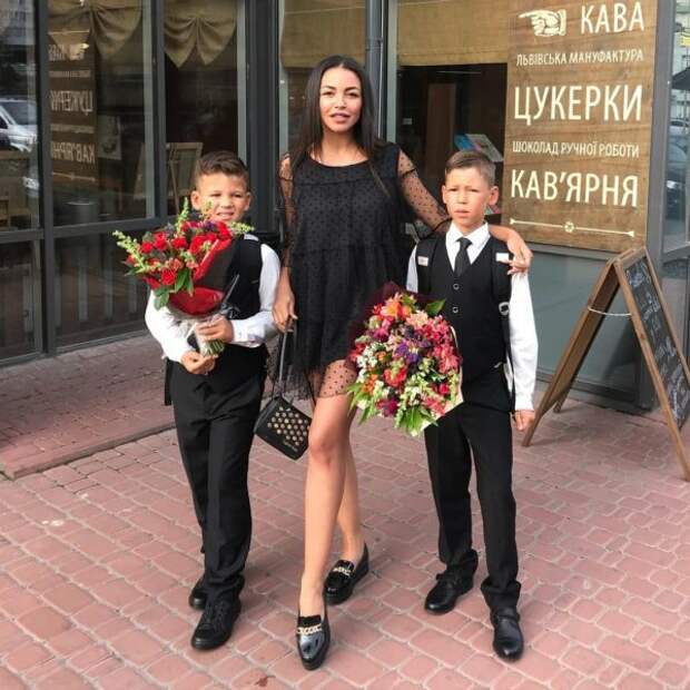 Полина Ололо с сыновьями от Сереги Полина Ололо с сыновьями от Сереги