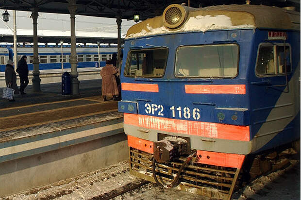 Последняя электричка хиль. Последняя электричка. Здравница станция электричка. Опять от меня сбежала последняя электричка картинки. Электричка.