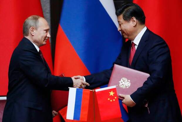 Путин привез Си Цзиньпину в подарок коробку российского мороженого 