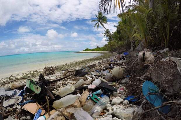 Пляжи Кокосовых Островов теперь завалены пластиковыми отходами