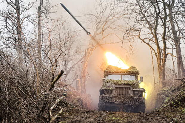 Стало известно о мощных ударах по приграничному городу Украины