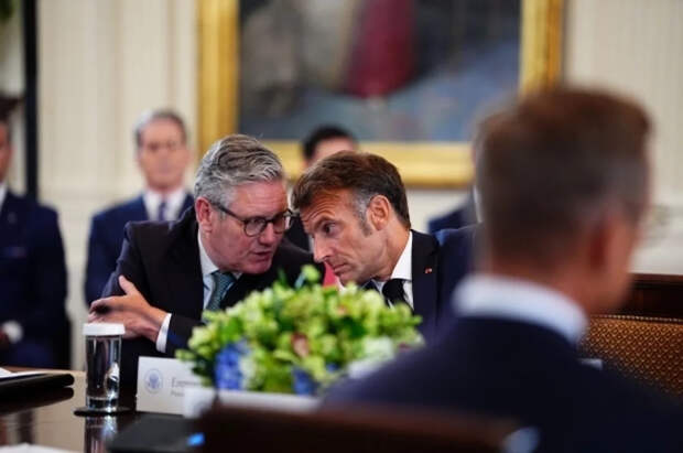 BZ: конфуз c Макроном и Мерцем в Мюнхене сигнализирует о расколе в ЕС