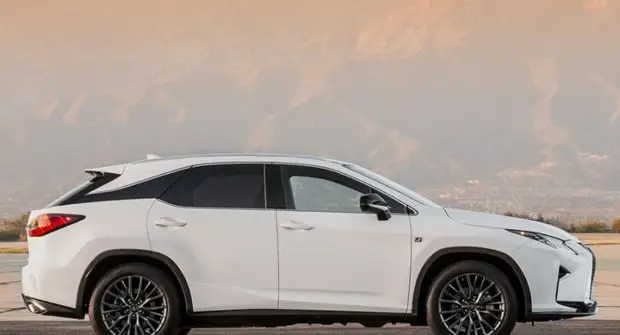 Система голосового предупреждения, светодиодные фары и другие изобретения компании Toyota