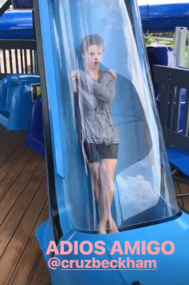 Аквапарк, рыбалка и стейк-хаус: Дэвид и Виктория Бекхэм с детьми отдыхают в Майами