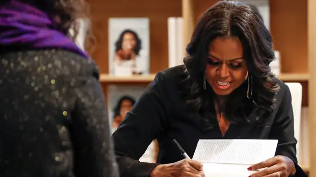 Книга Мишель Обамы стала самой продаваемой в США в 2018 году