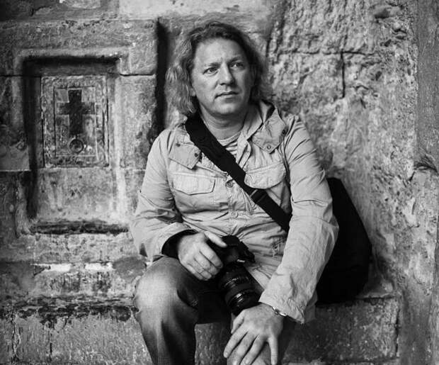 Иван Ургант показал архивные фото с Александром Олейниковым: «Меняться категорически не собирался»