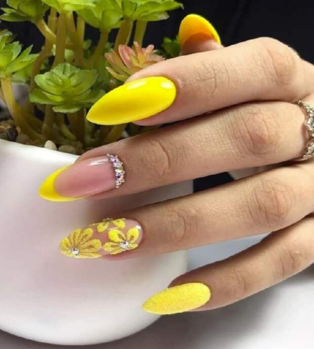 Восхитительные идеи солнечного маникюра для отличного летнего настроения