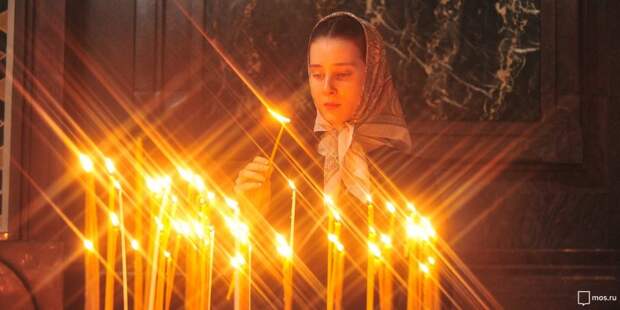 Храм в Петровском парке приглашает молодежь на литургию с пояснениями
