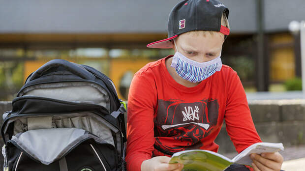 "Торопи родителя": Сбербанк учит детей "обрабатывать" маму и папу