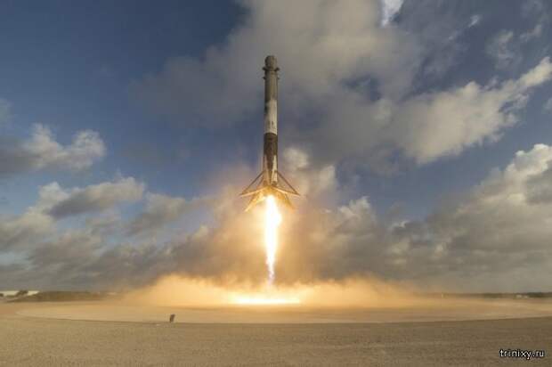 Falcon 9 вывел спутник-шпион на орбиту, а затем успешно приземлился (11 фото)